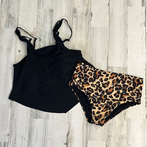 duostick Other - womens cheetah print swim bottoms and black top size L